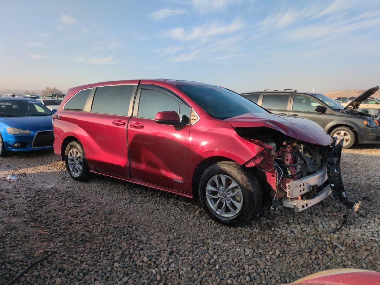 2021 Toyota Sienna Le - Фото 4