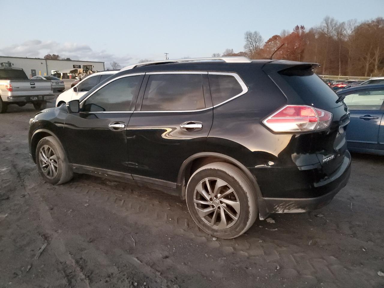 2015 Nissan Rogue S - Фото 2
