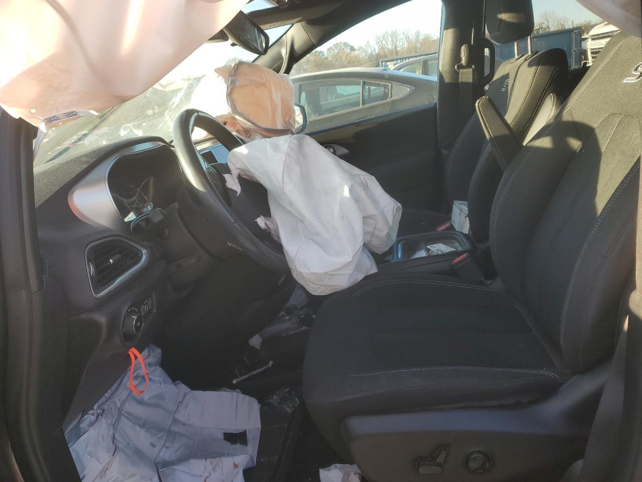 2018 Chrysler Pacifica Touring Plus - Image 7