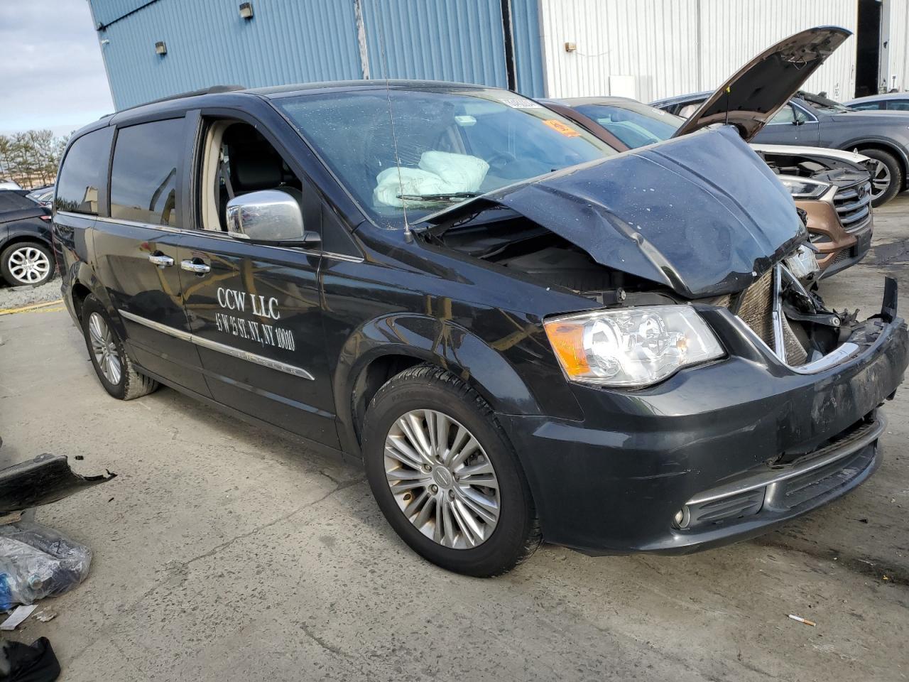 2015 Chrysler Town & Country Touring L - Фото 4