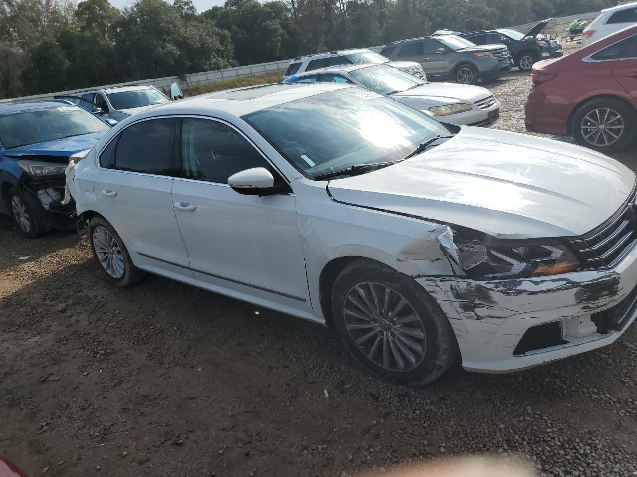 2017 Volkswagen Passat Se - Фото 4