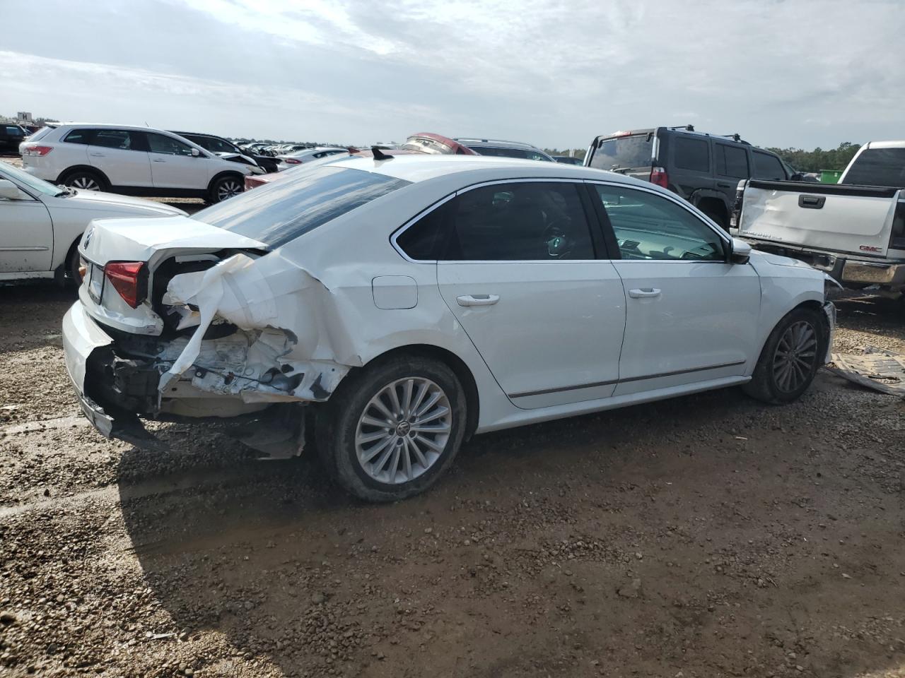 2017 Volkswagen Passat Se - Фото 3