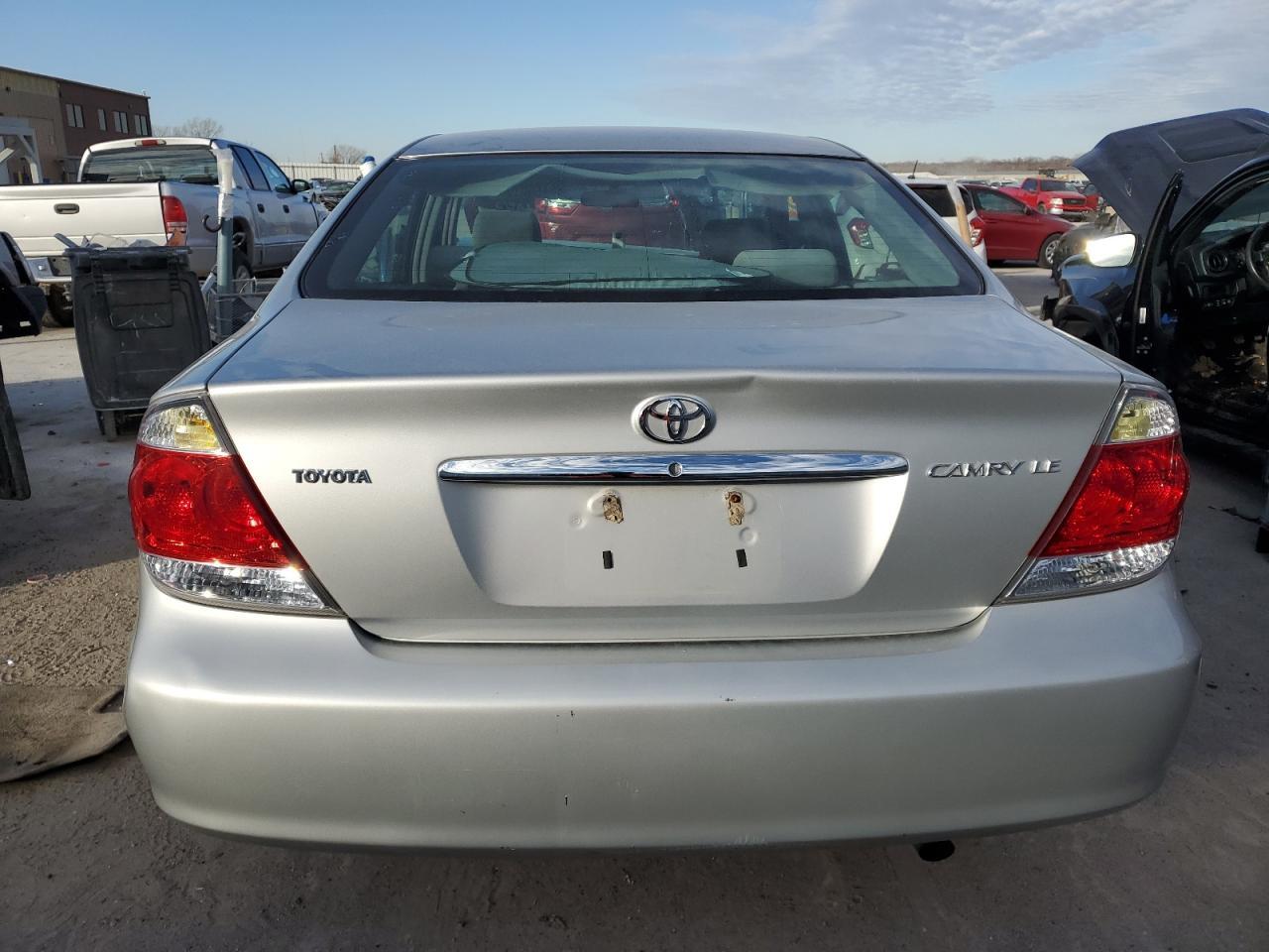2005 Toyota Camry Le - Image 6