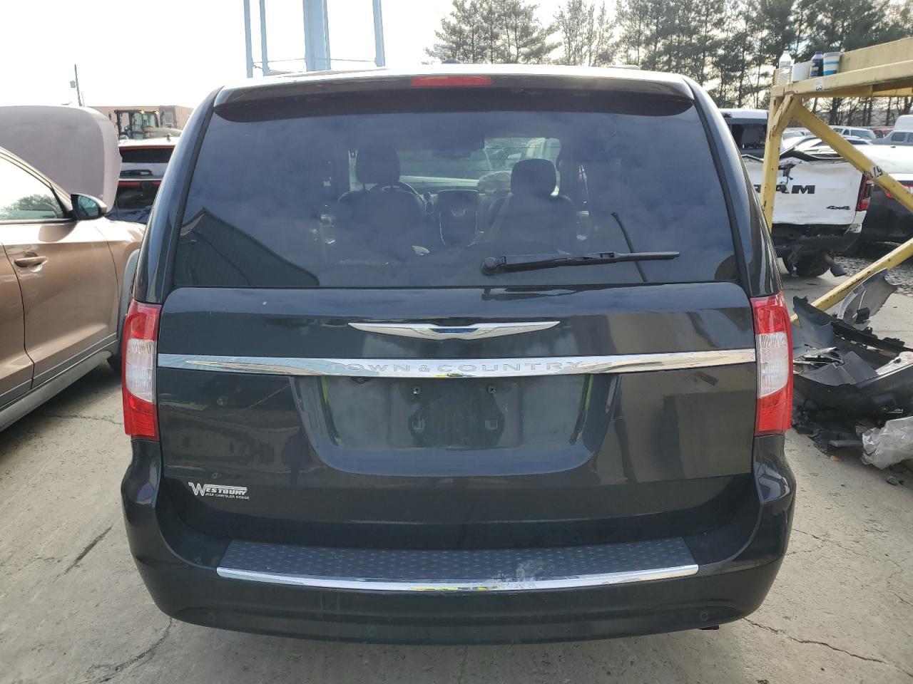 2015 Chrysler Town & Country Touring L - Фото 6