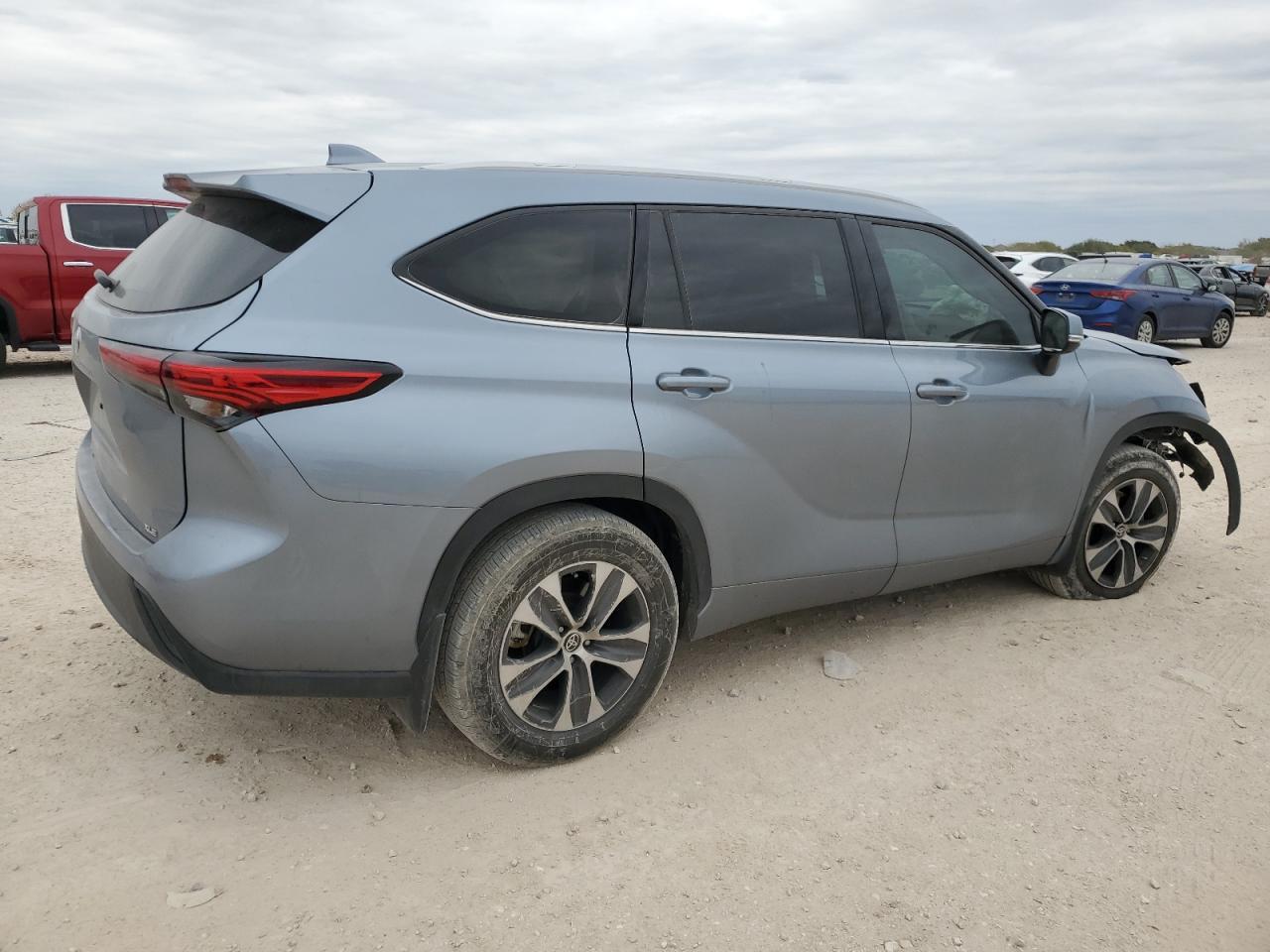 2022 Toyota Highlander Xle - Фото 3