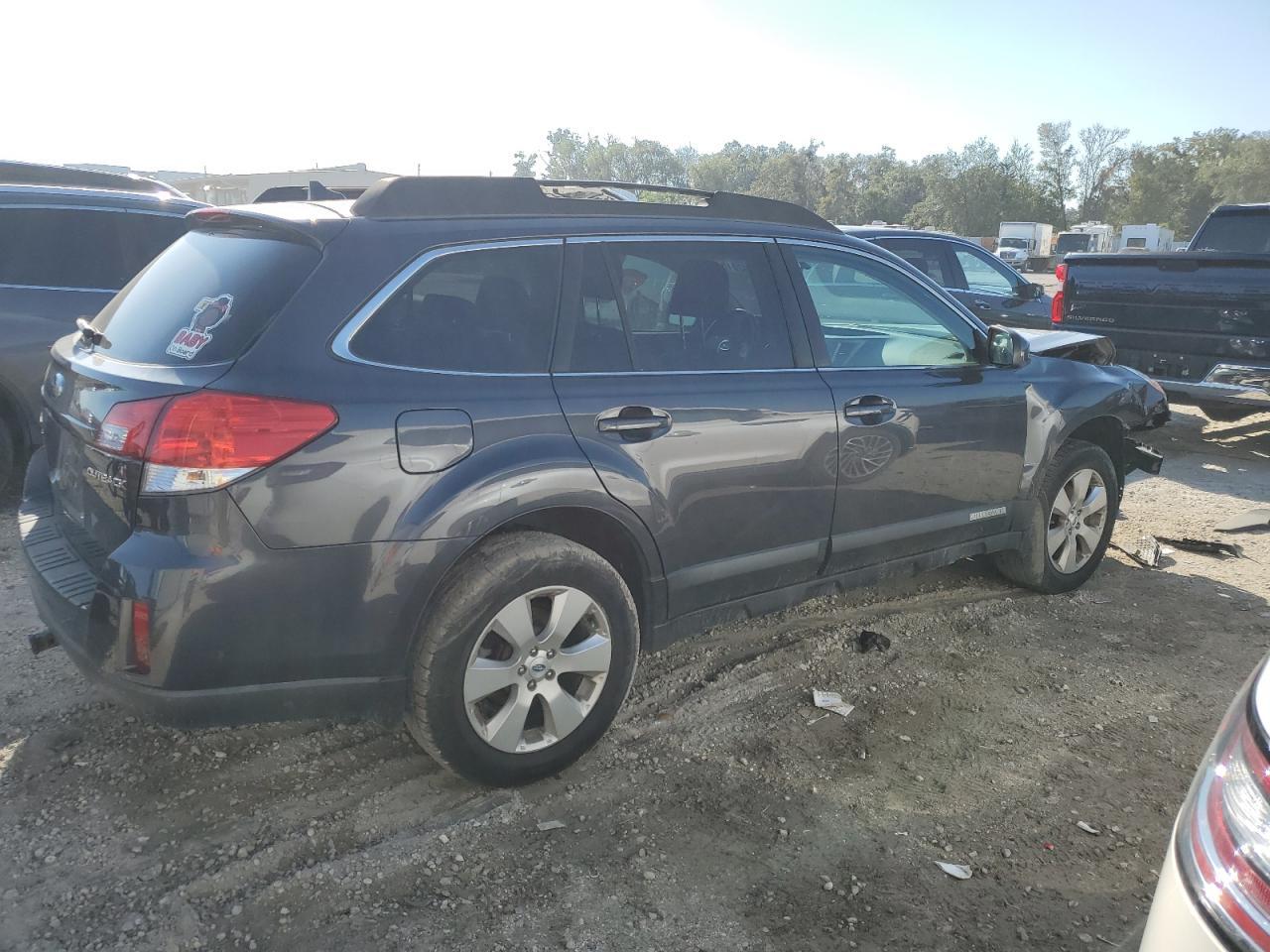 2011 Subaru Outback 2.5I Limited - Image 3