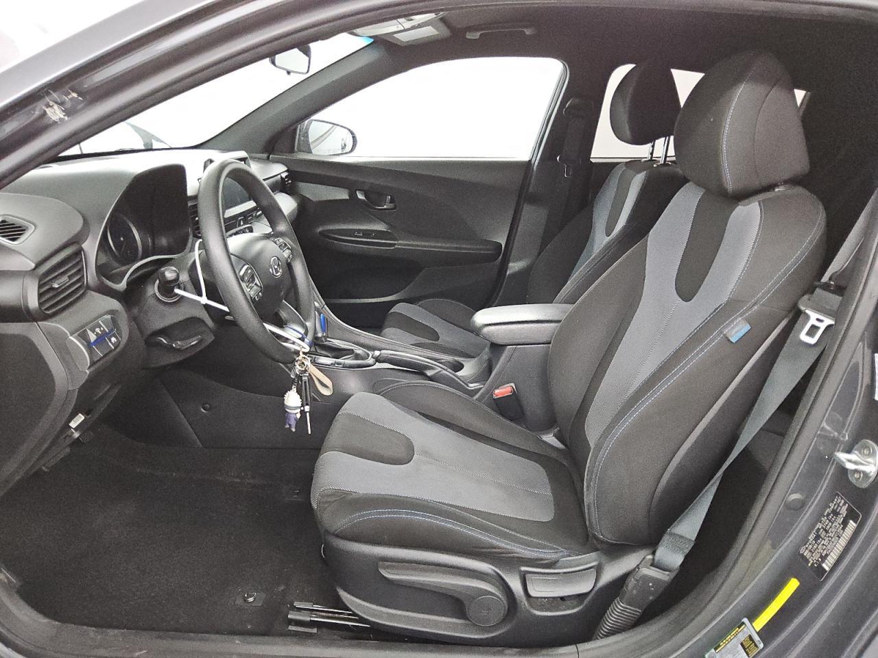2019 Hyundai Veloster Base - Фото 7