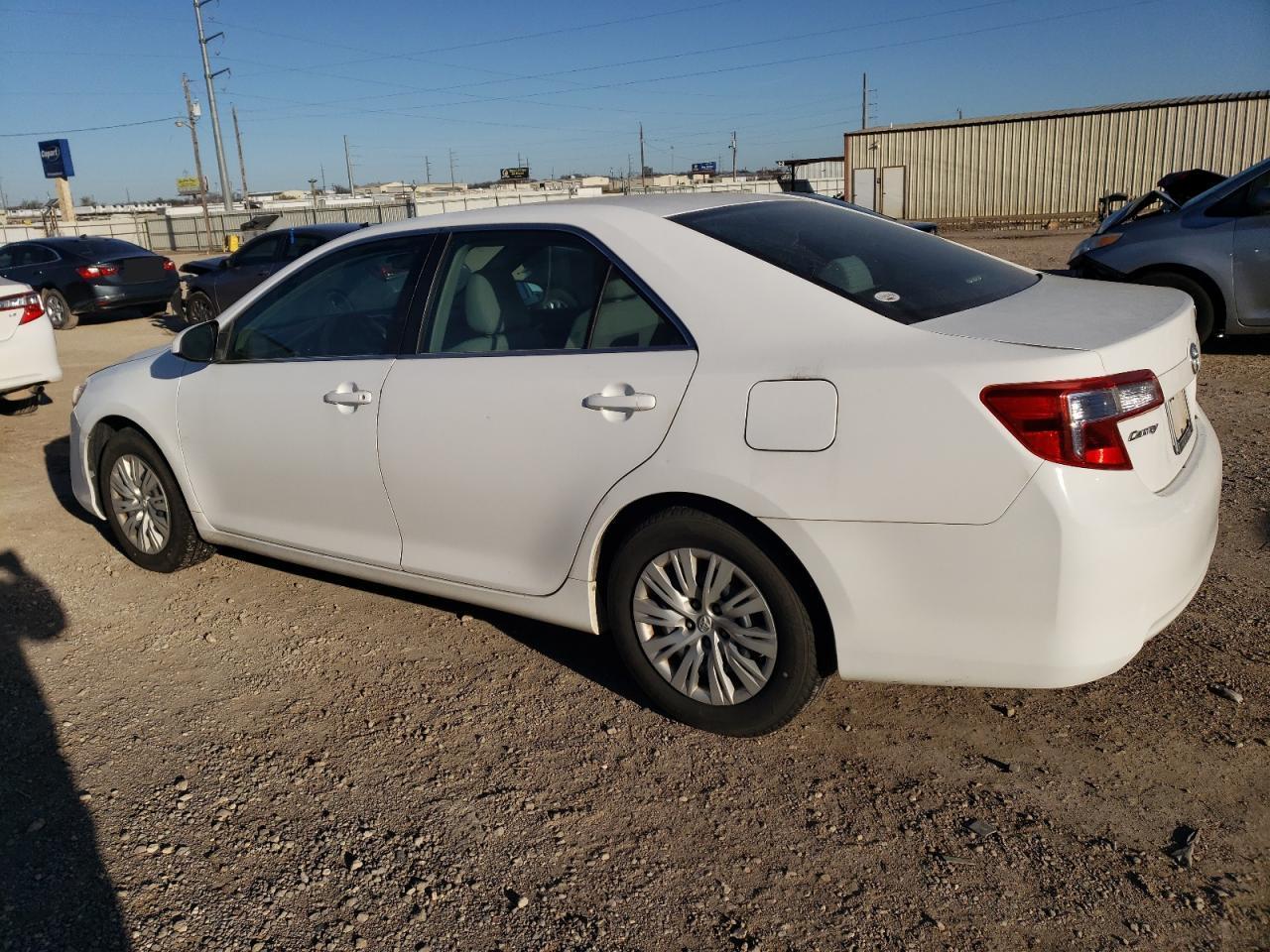 2013 Toyota Camry L - Фото 2