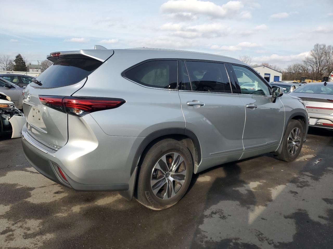 2022 Toyota Highlander Xle - Фото 3