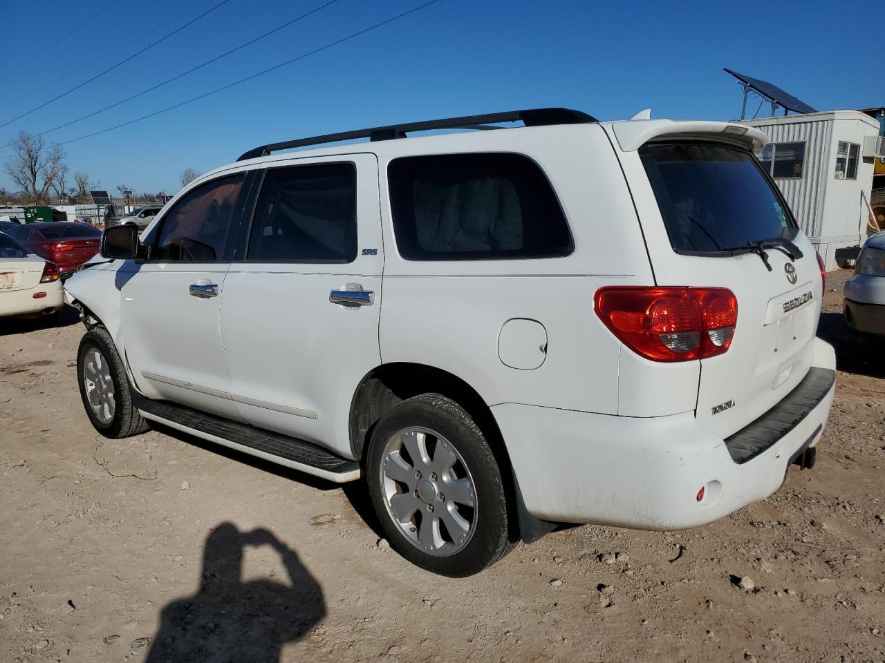 2010 Toyota Sequoia Sr5 - Фото 2