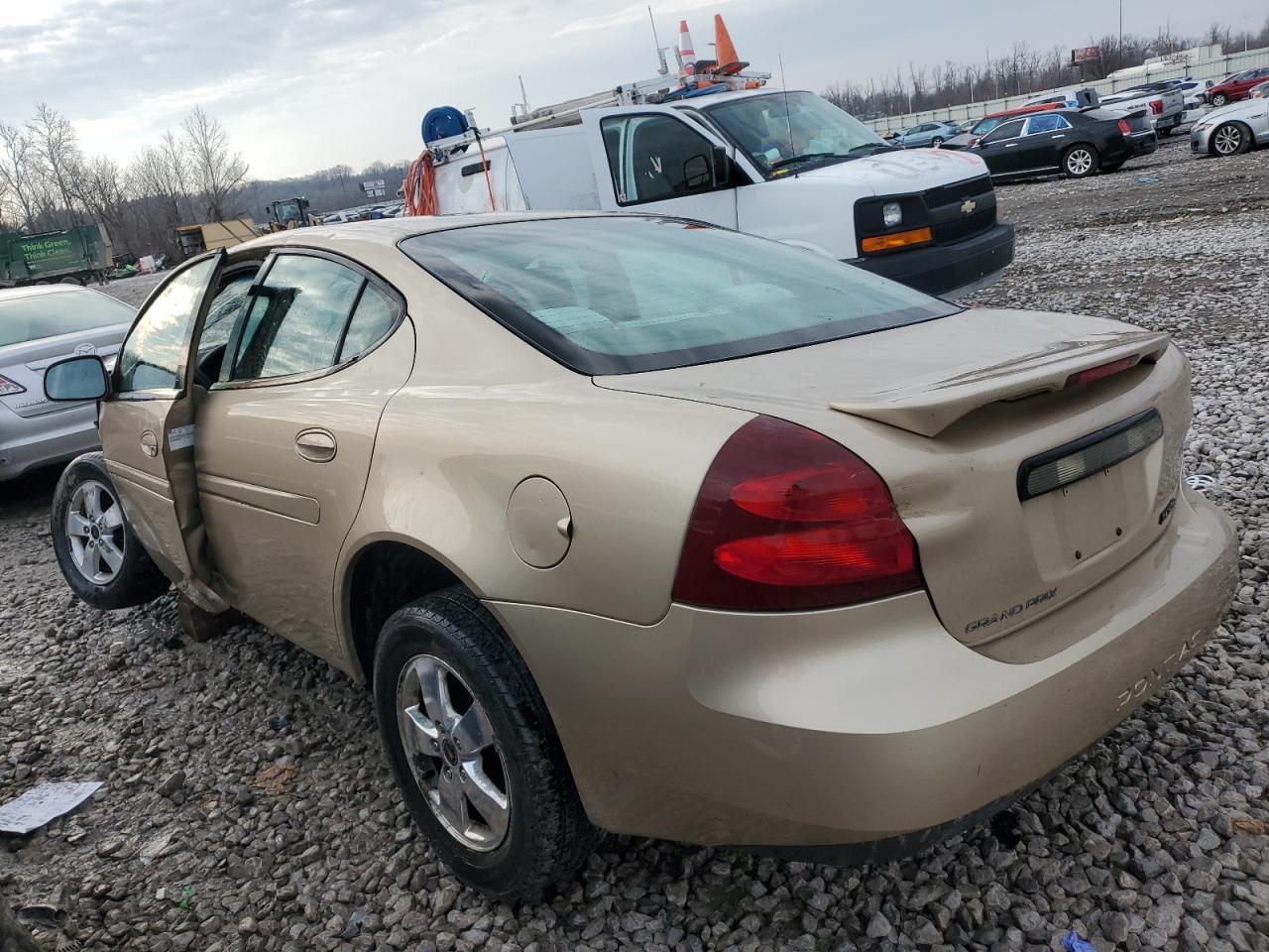 2005 Pontiac Grand Prix - Image 2