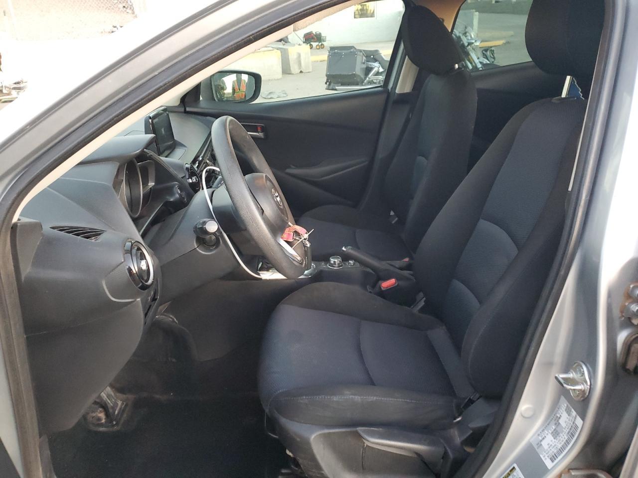 2020 Toyota Yaris Le - Фото 7