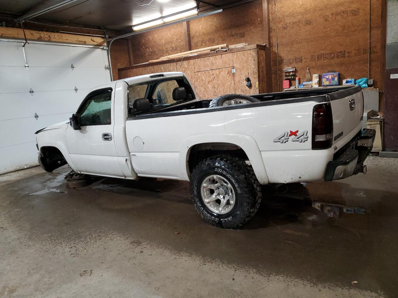 2004 GMC New Sierra K1500 - Фото 2