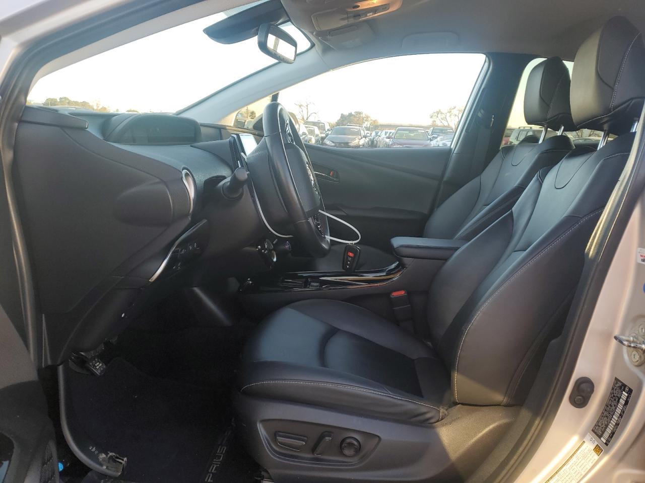 2022 Toyota Prius Prime Le - Image 7