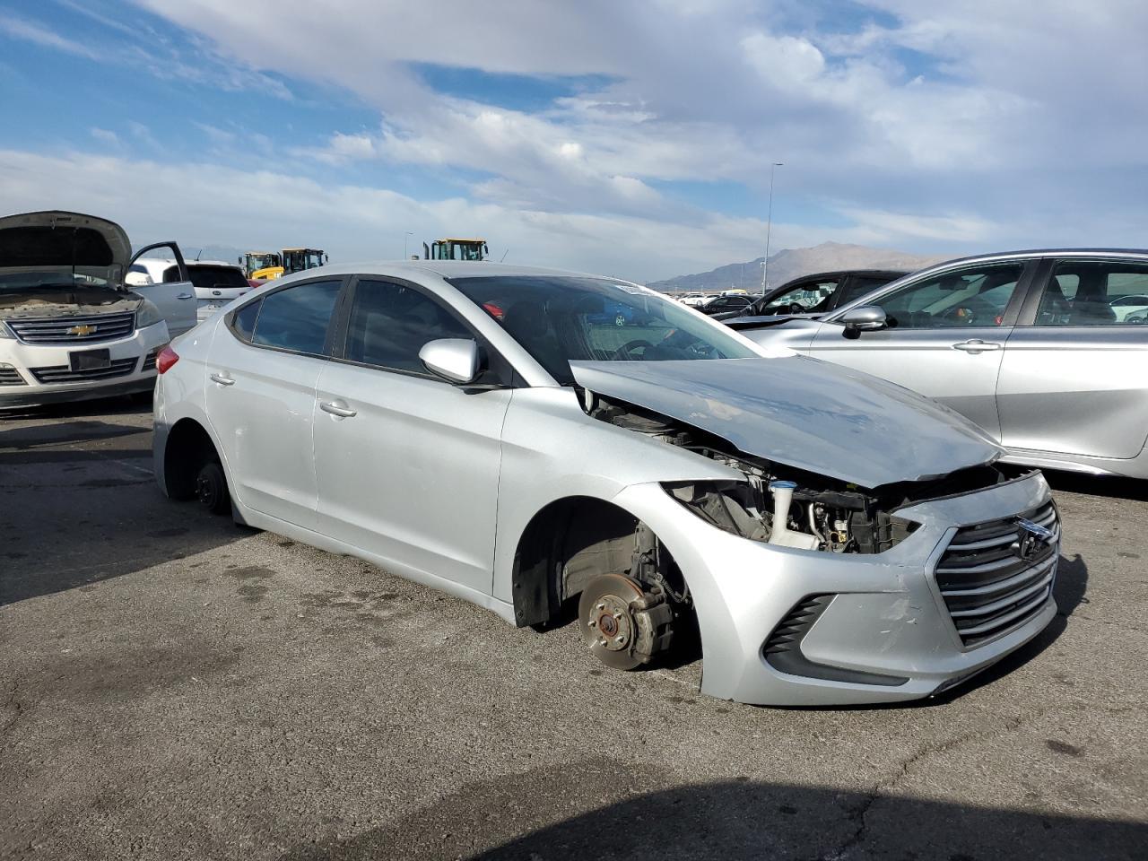2018 Hyundai Elantra Se - Image 4