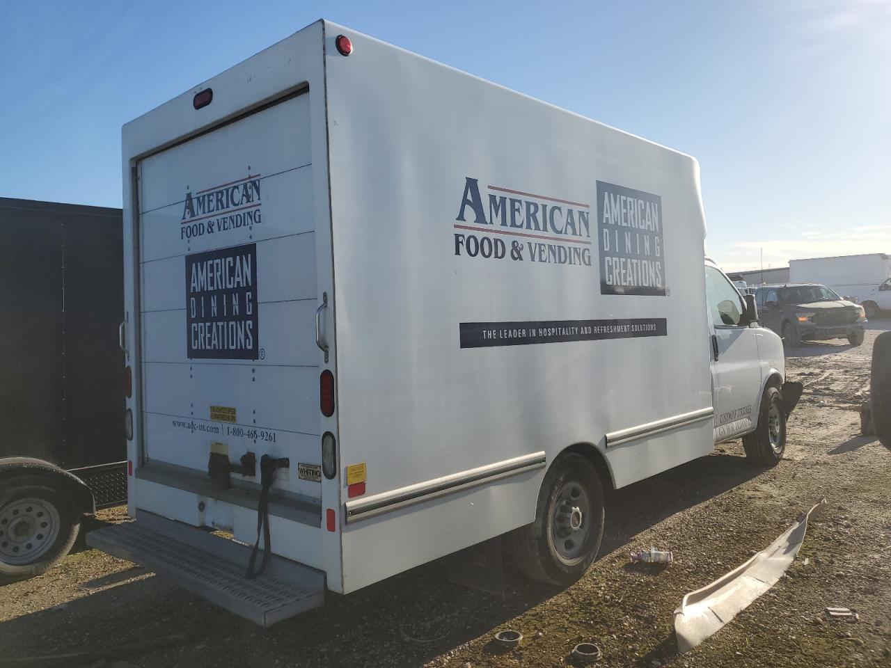 2017 GMC Savana Cutaway G3500 - Фото 3