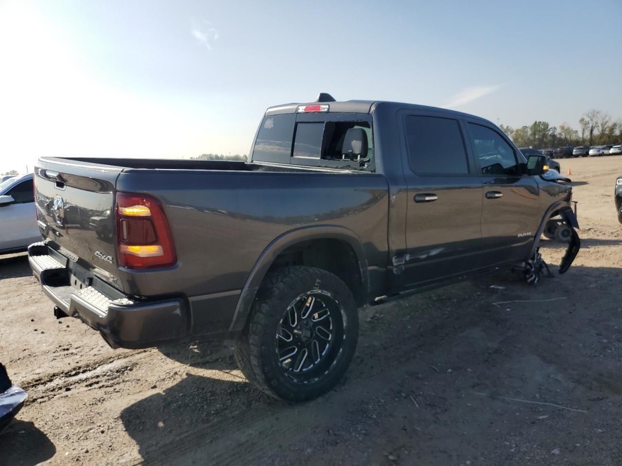 2022 Ram 1500 Laramie - Фото 3