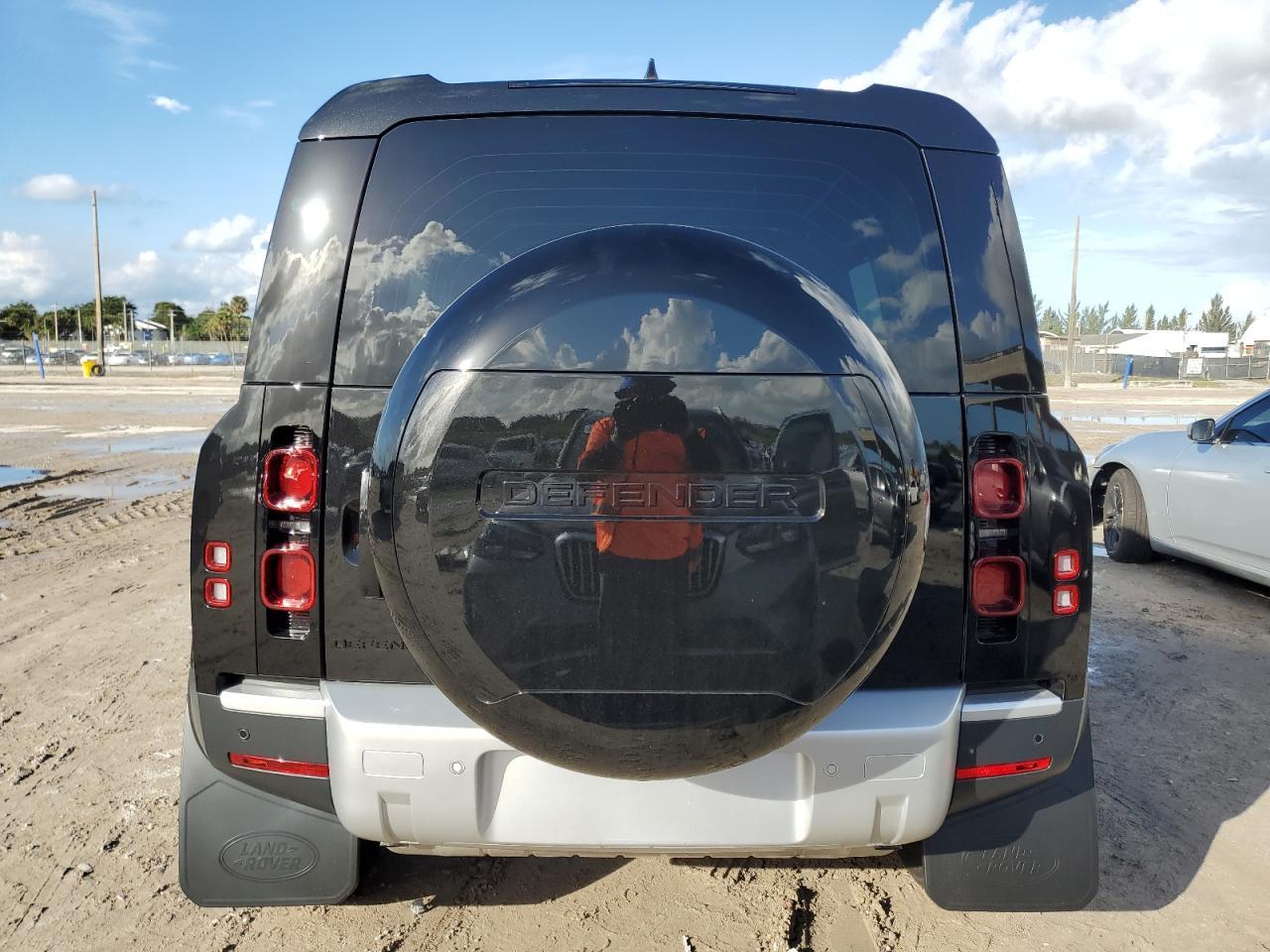 2025 Land Rover Defender 110 S - Image 6