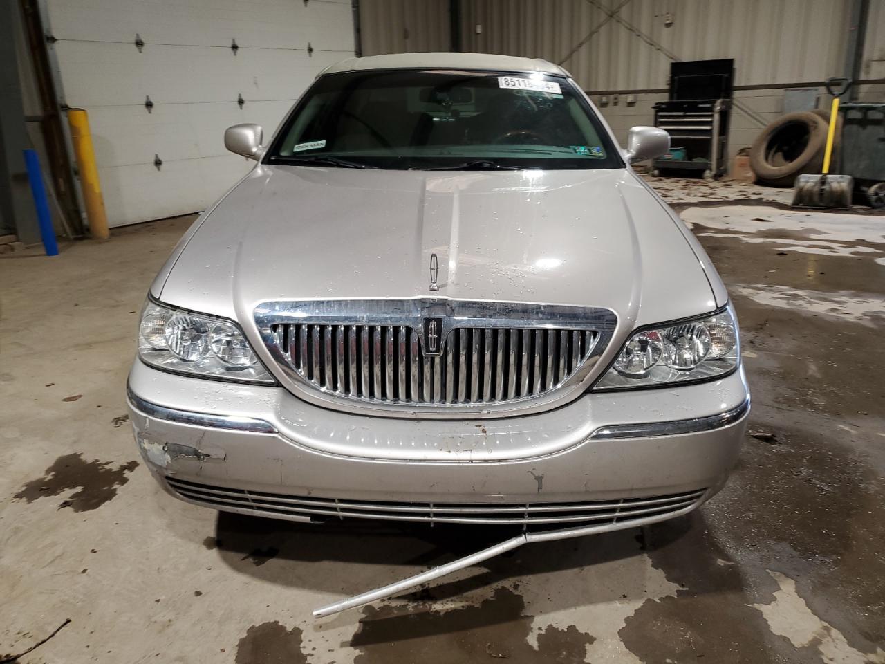 2010 Lincoln Town Car Signature Limited - Фото 5