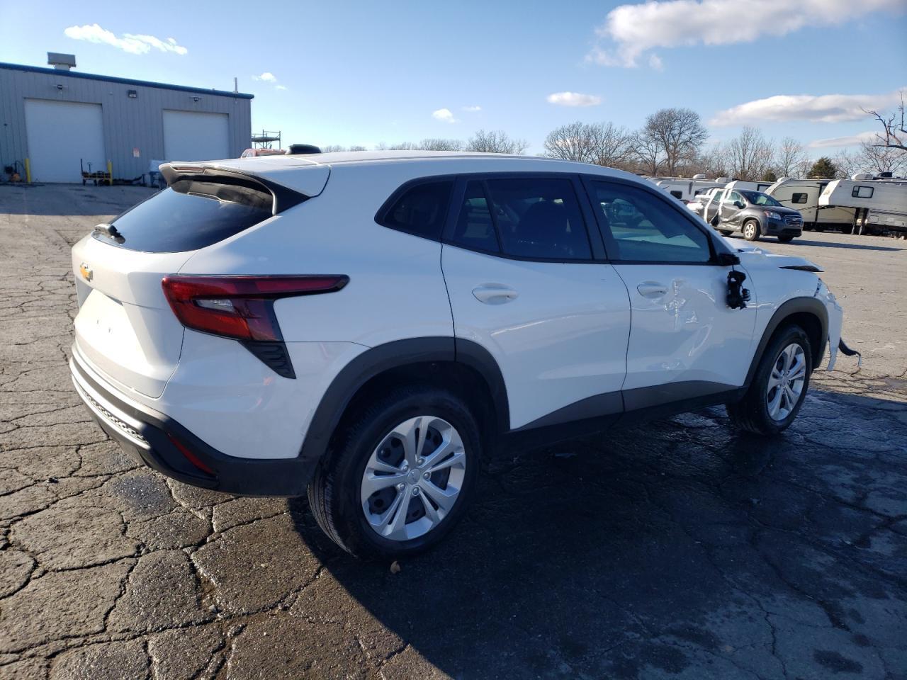 2024 Chevrolet Trax Ls - Фото 3