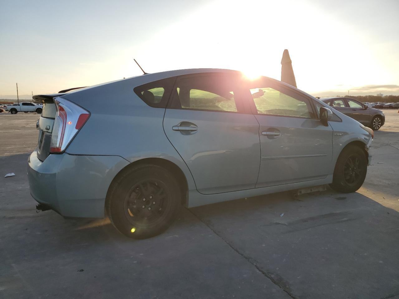 2014 Toyota Prius Three - Фото 3