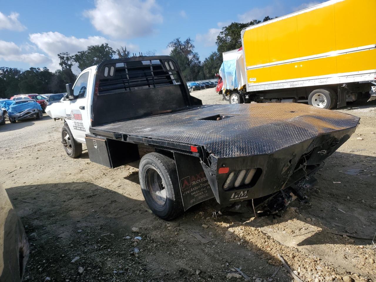 2018 Ram 3500 Cab & Chassis T - Фото 2