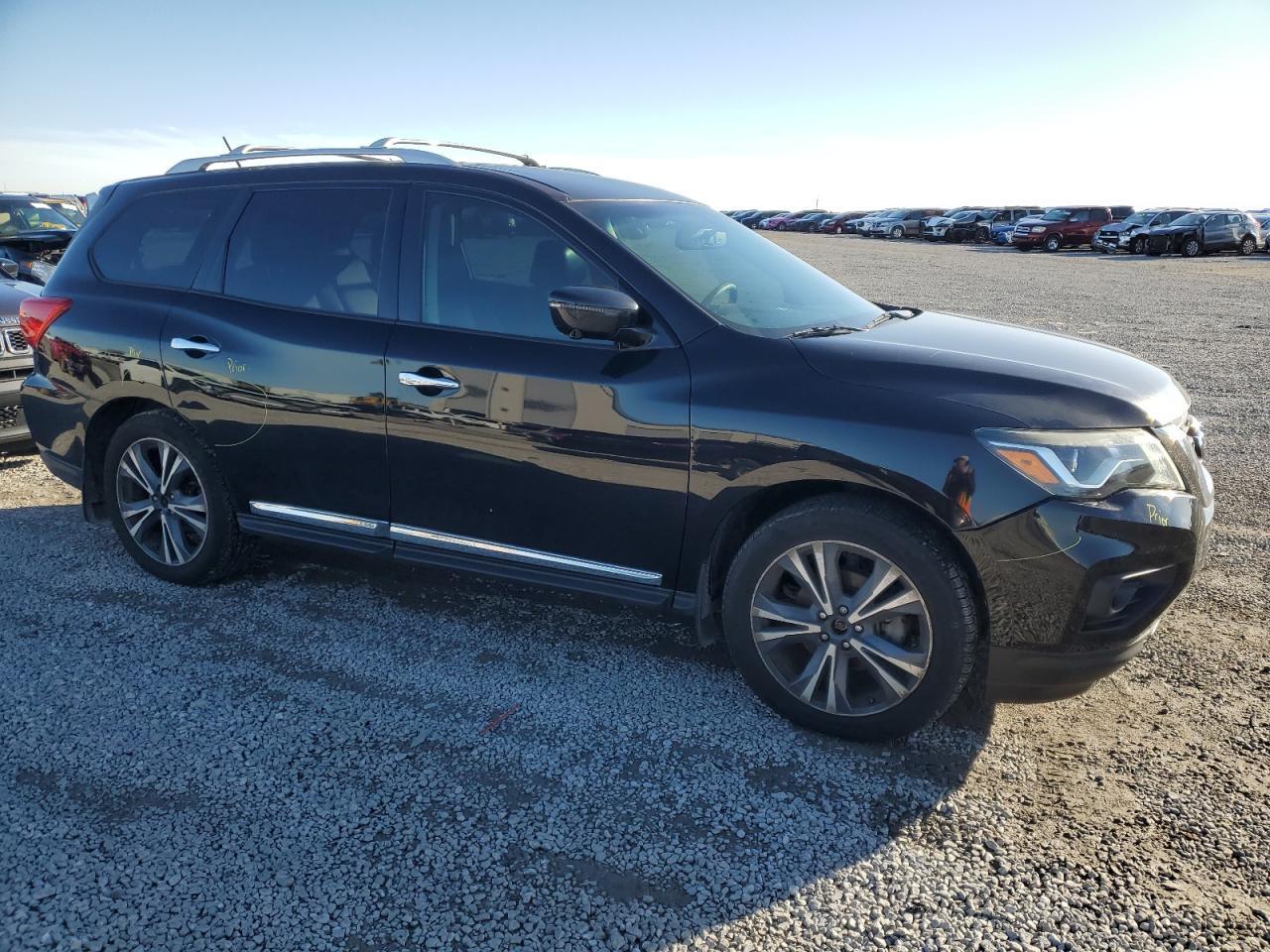 2017 Nissan Pathfinder S - Image 4