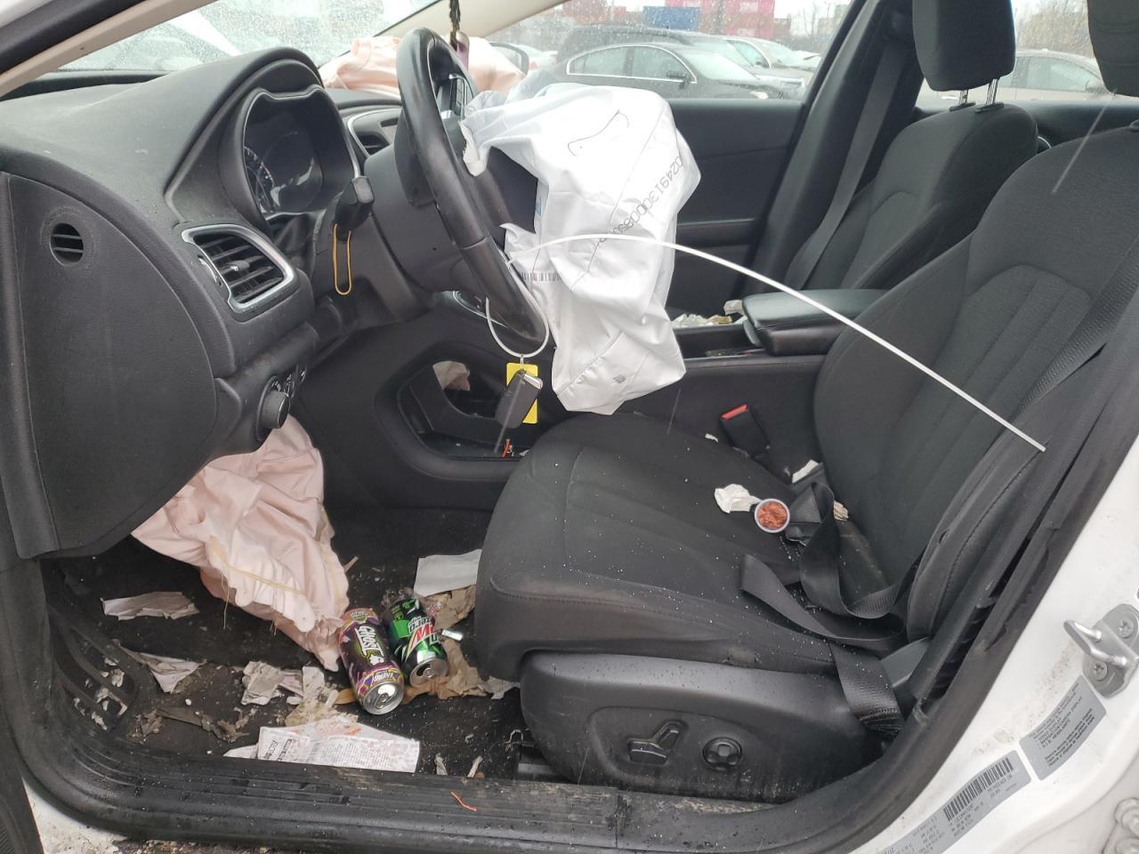 2015 Chrysler 200 Limited - Image 7