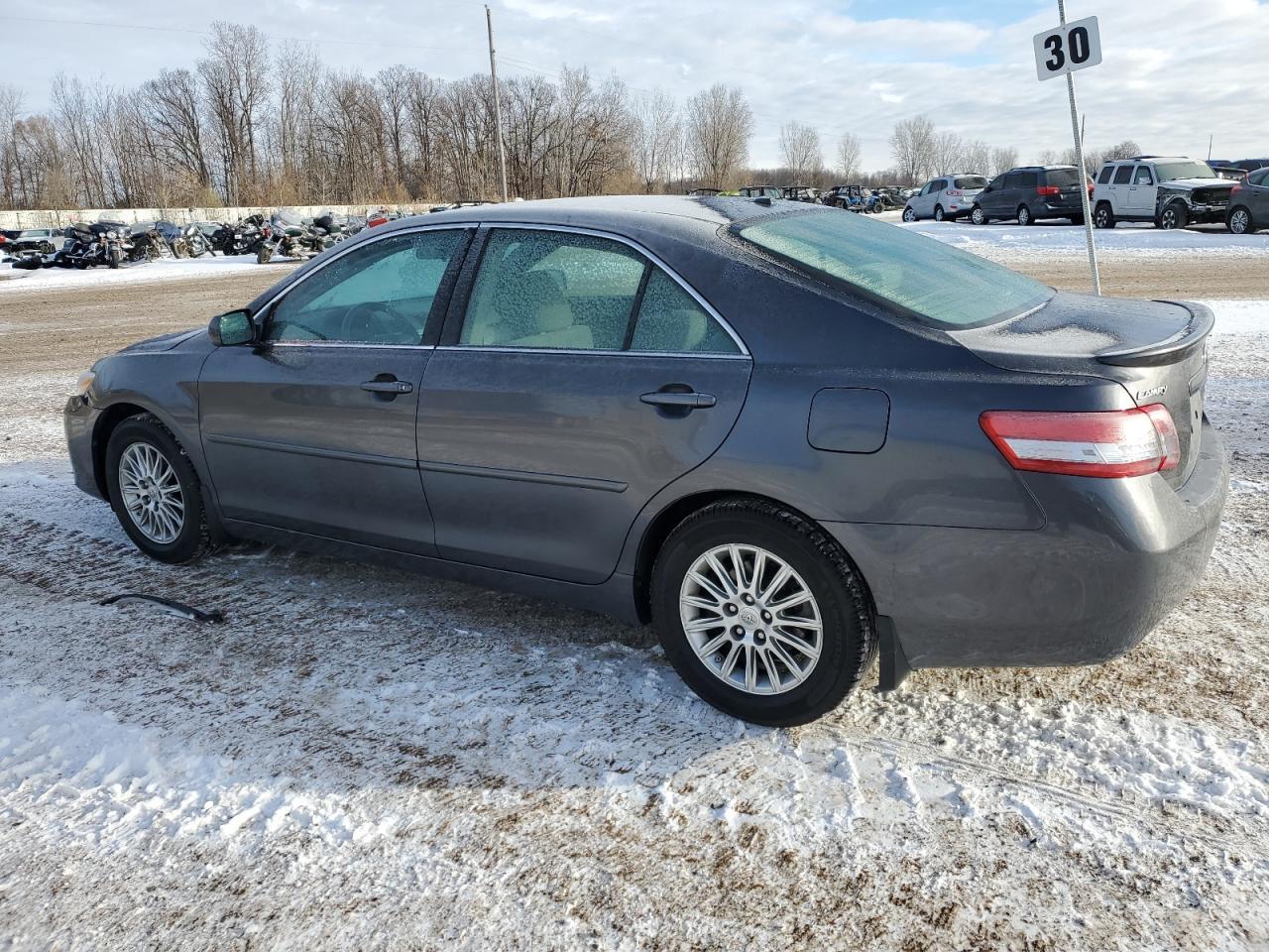 2011 Toyota Camry Base - Фото 2