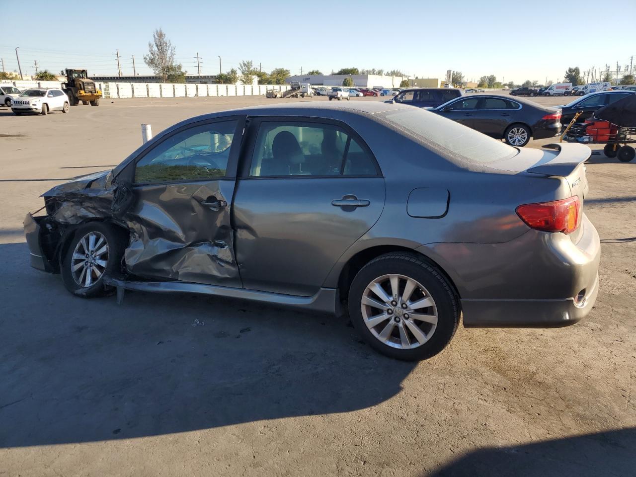 2010 Toyota Corolla Base - Фото 2