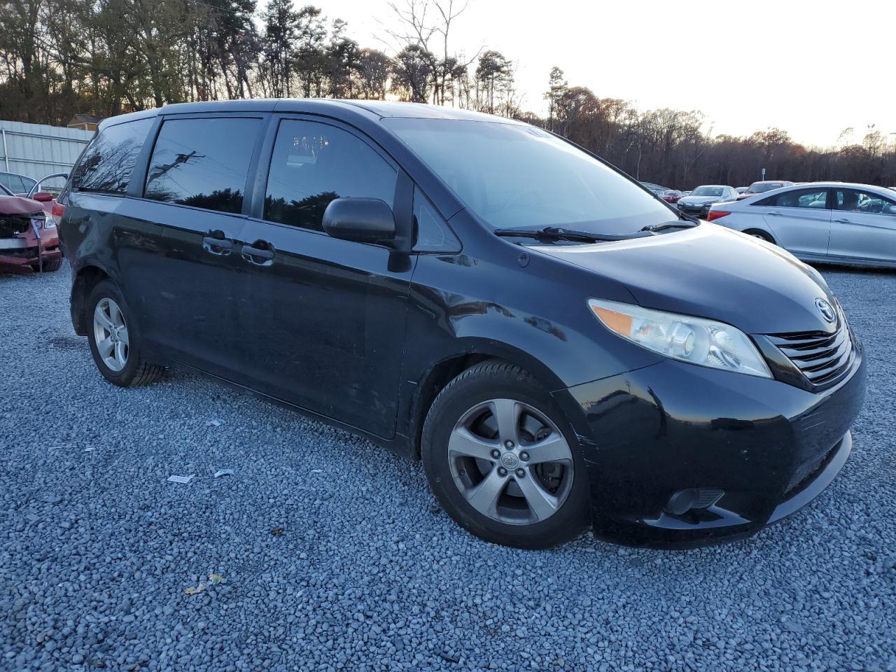 2013 Toyota Sienna - Фото 4