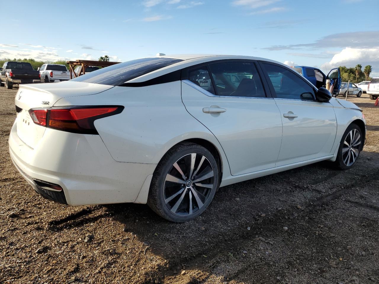 2019 Nissan Altima Sr - Фото 3