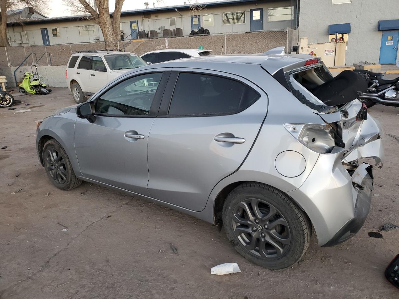 2020 Toyota Yaris Le - Фото 2