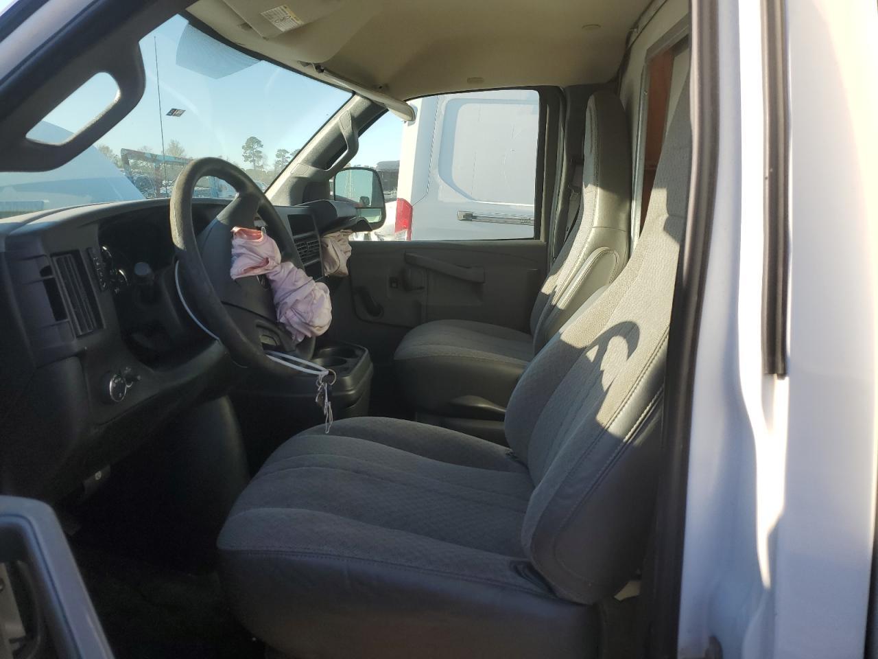 2017 GMC Savana Cutaway G3500 - Фото 7