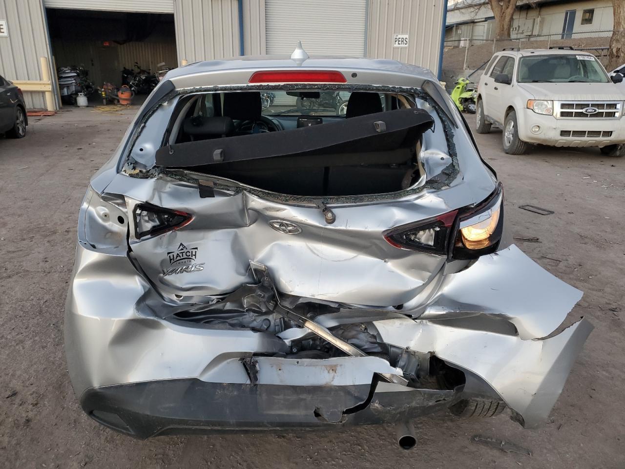 2020 Toyota Yaris Le - Фото 6