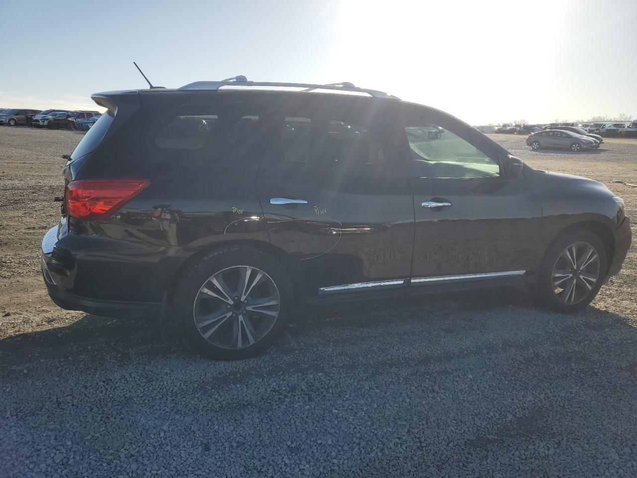 2017 Nissan Pathfinder S - Image 3