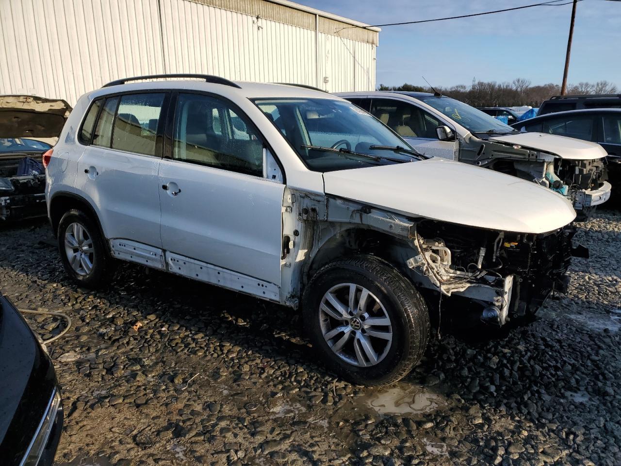 2016 Volkswagen Tiguan S - Фото 4
