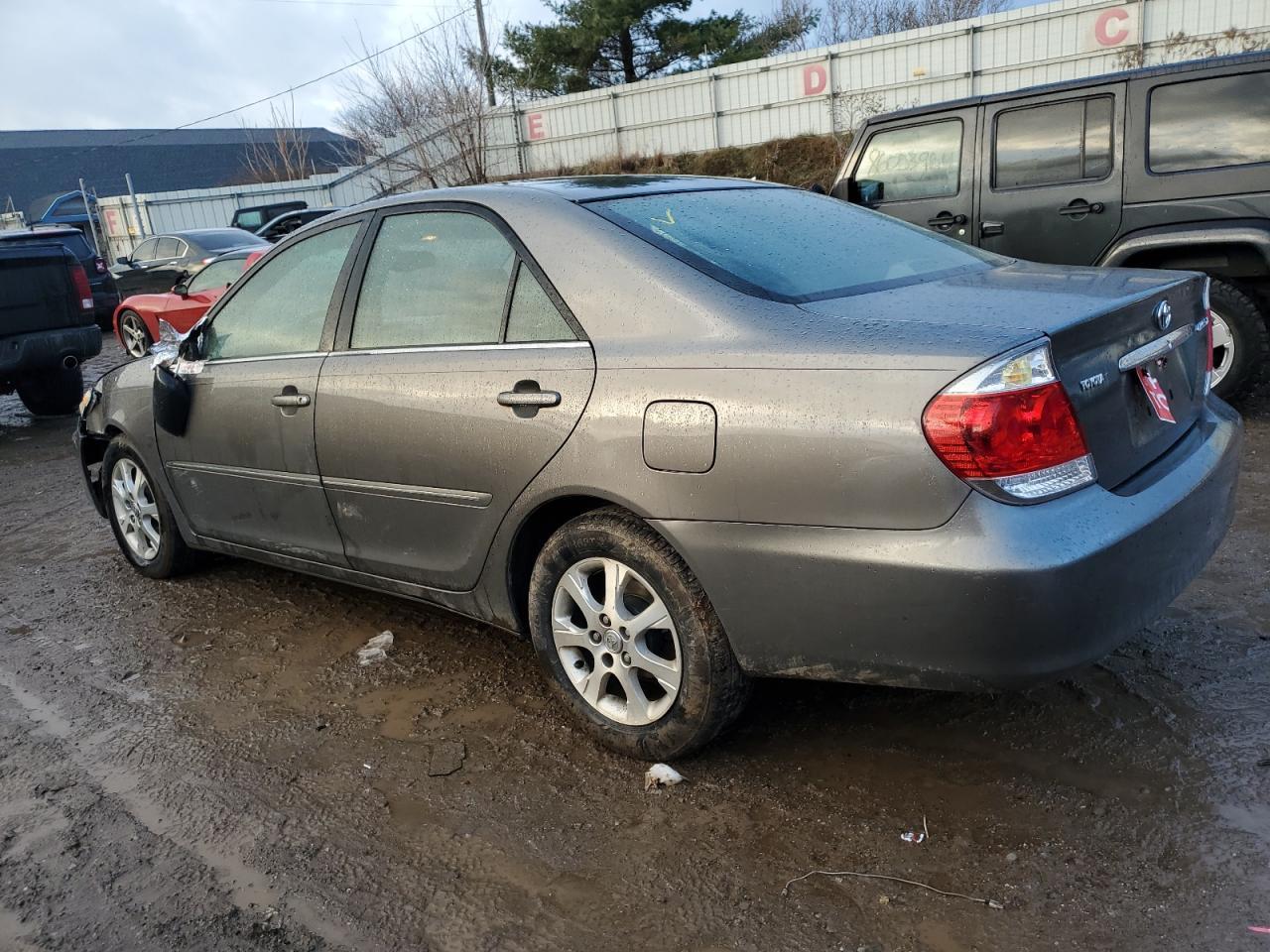 2005 Toyota Camry Le - Фото 2
