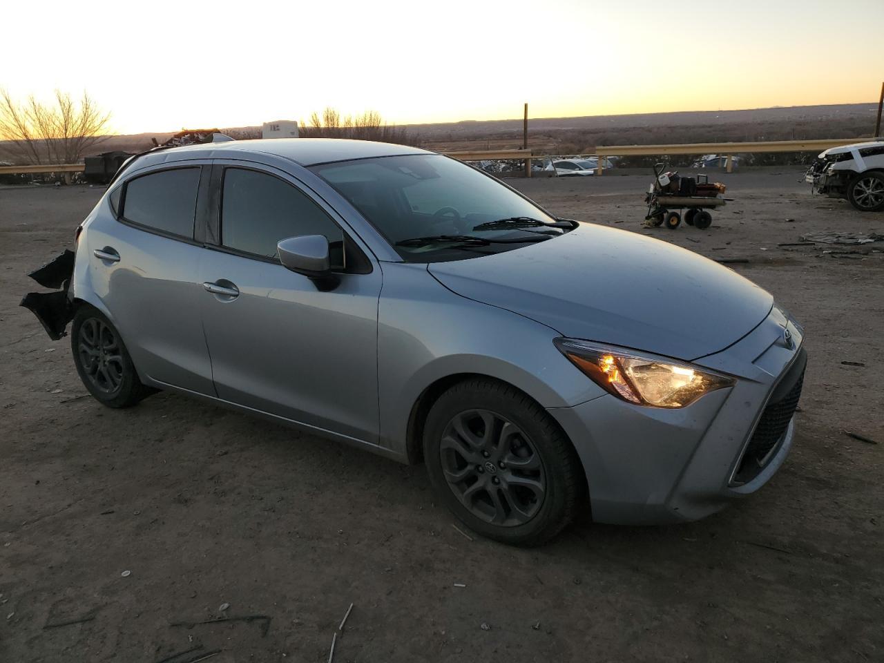 2020 Toyota Yaris Le - Фото 4