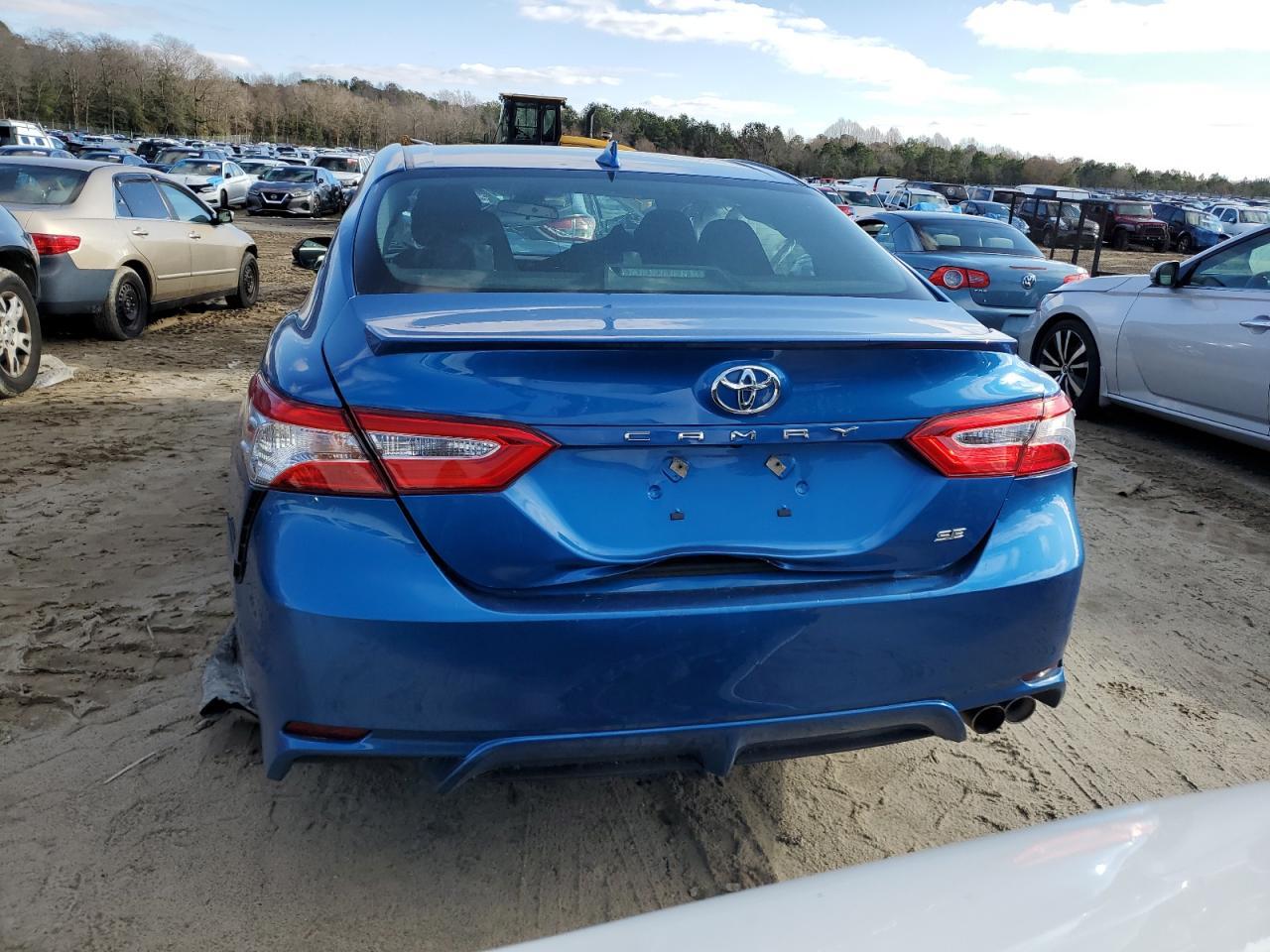 2020 Toyota Camry Se - Фото 6