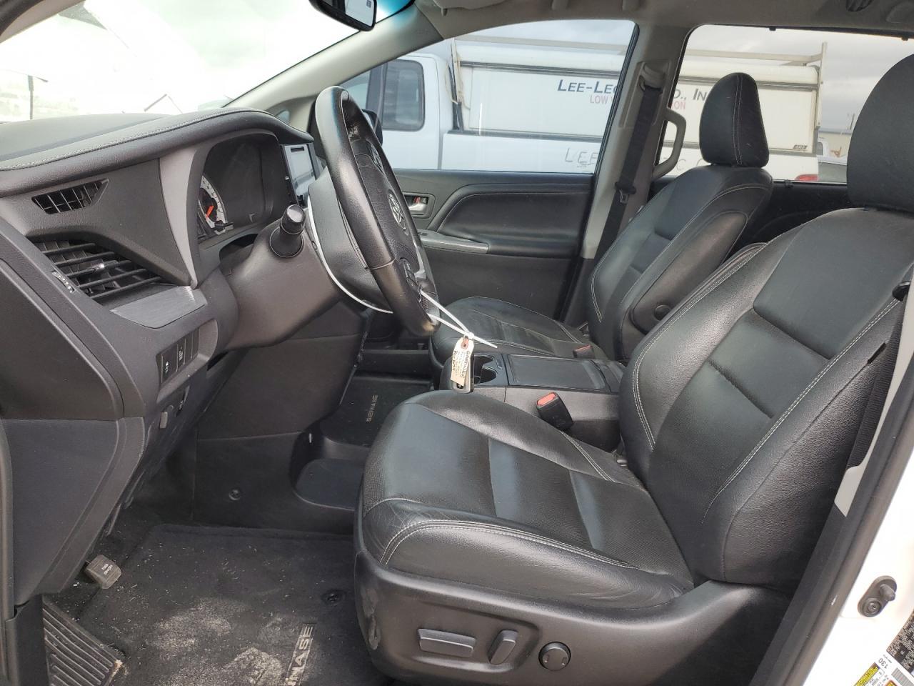 2016 Toyota Sienna Se - Фото 7