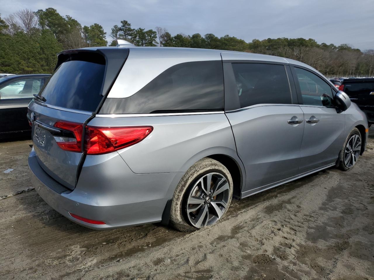 2023 Honda Odyssey Touring - Фото 3