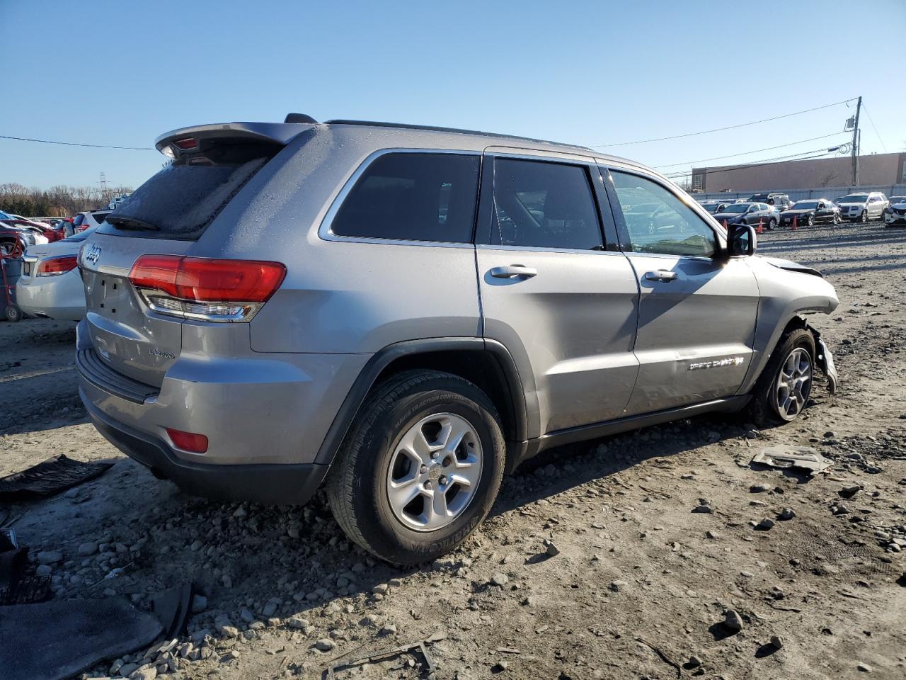 2015 Jeep Grand Cherokee Laredo - Image 3