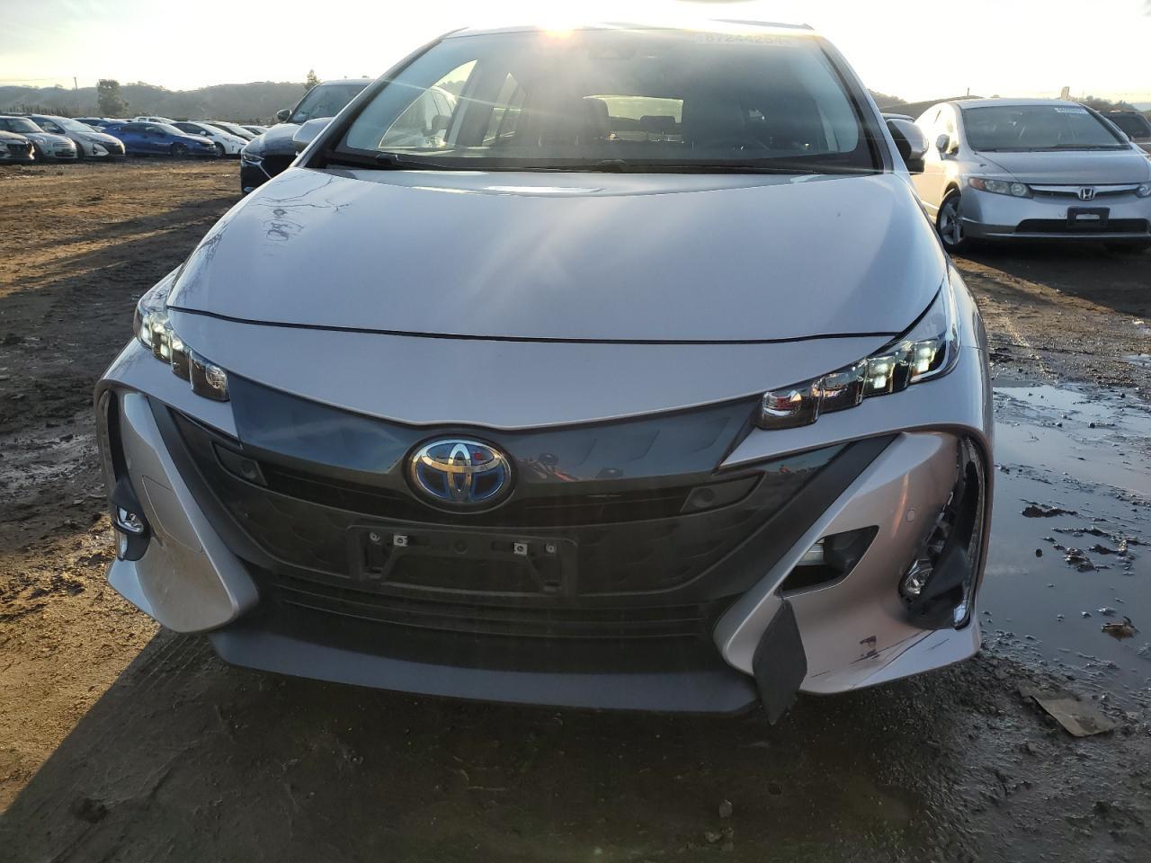 2022 Toyota Prius Prime Le - Image 5