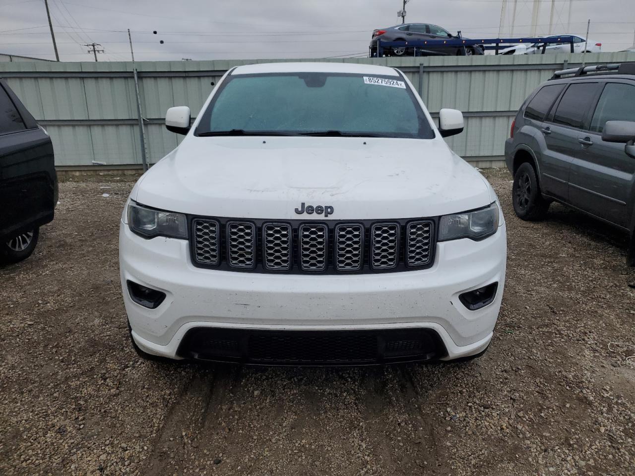 2017 Jeep Grand Cherokee Laredo - Image 5