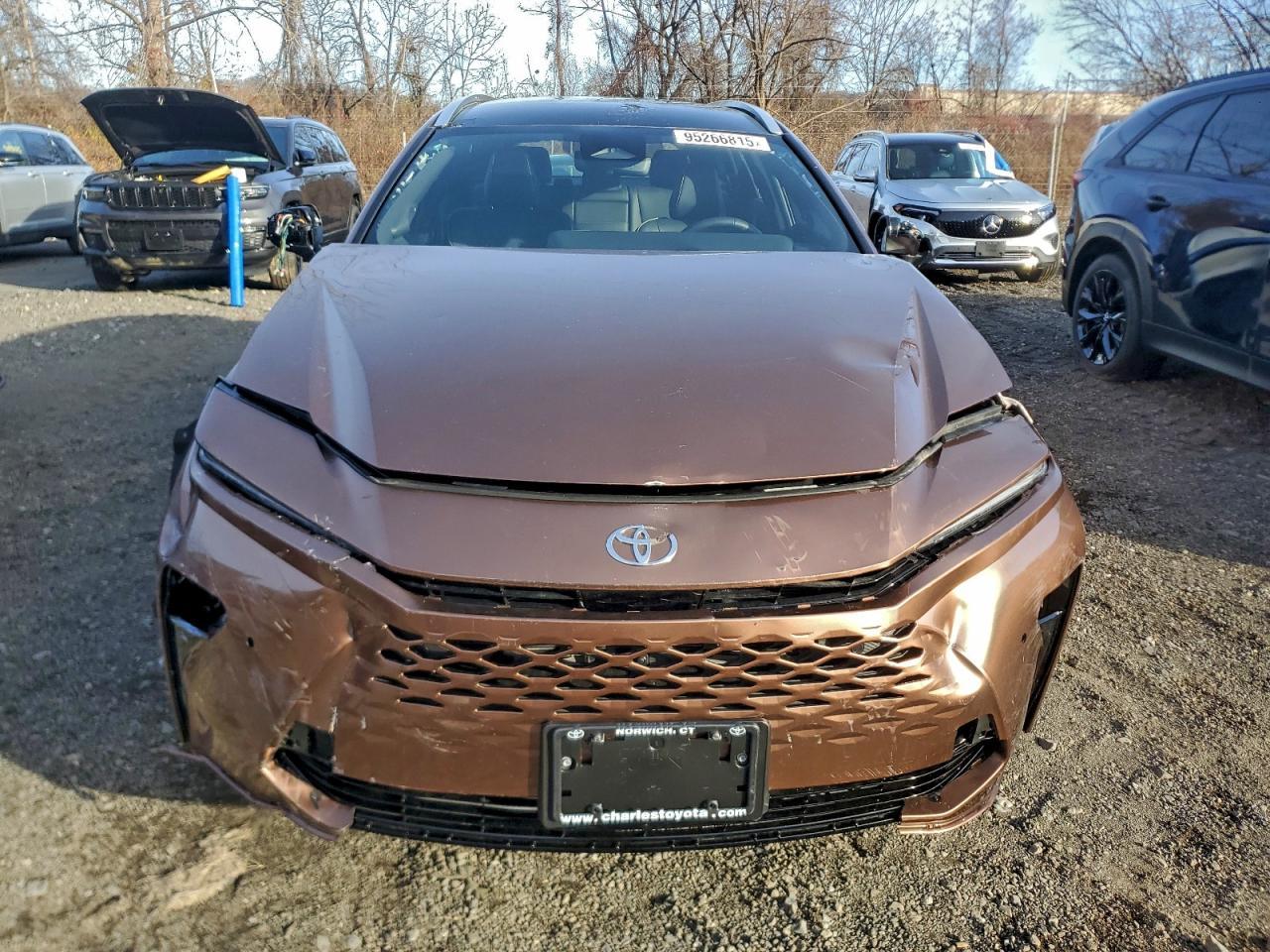 2025 Toyota Crown Signia Xle - Фото 5