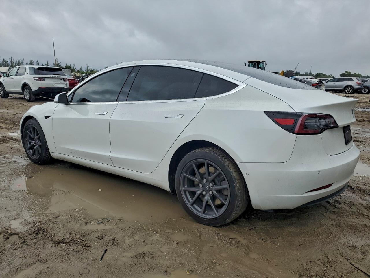 2020 Tesla Model 3 - Фото 2