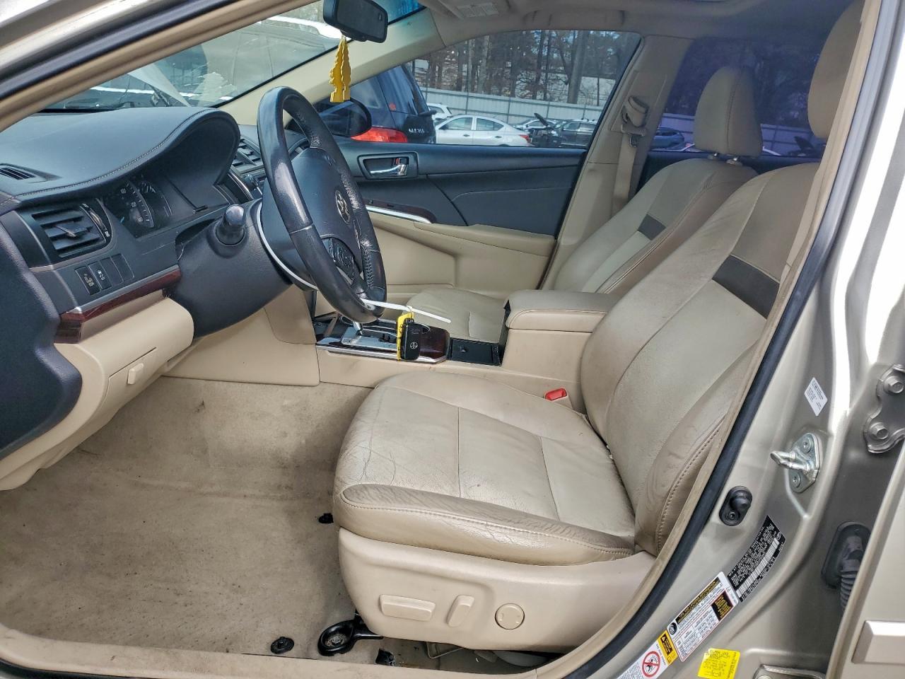 2014 Toyota Camry L - Фото 7