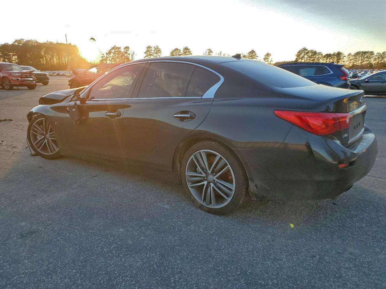 2015 Infiniti Q50 Base - Фото 2