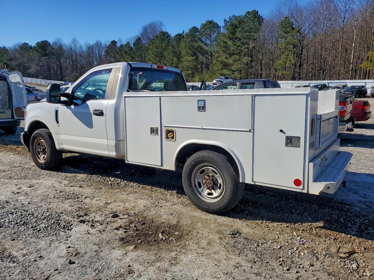 2018 Ford F250 Super Duty Utility / Service Truck - Фото 2